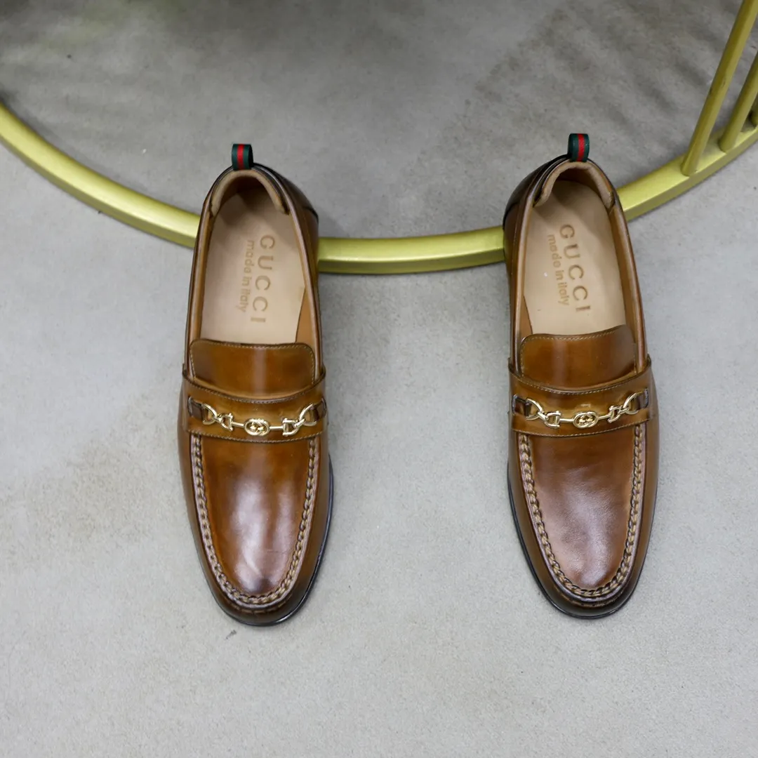 Men's shoes: 250🙅‍♂️🙅‍♂️🙅‍♂️Niuli Brand: GUCCI Size: 38-44 (45 can be customized) Level: Counter classic Material: Original soft cowhide upper Comfortable cowhide lining Original lightweight outsole Style category: Business casual footwear Driving leather shoes Color: Actual picture color